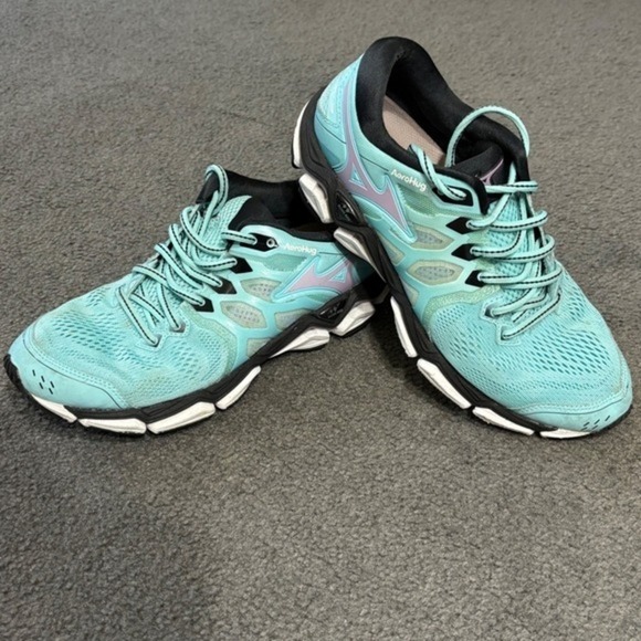 Mizuno Women's Size 9 Wave Horizon 3 Running Shoes Astral Aura/Lavender - Picture 2 of 6